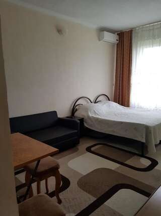 Гостевой дом Kalina Guest House Гагра Улучшенный номер-студио-2