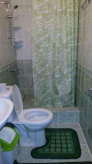 Гостевой дом Kalina Guest House Гагра Семейный люкс-9